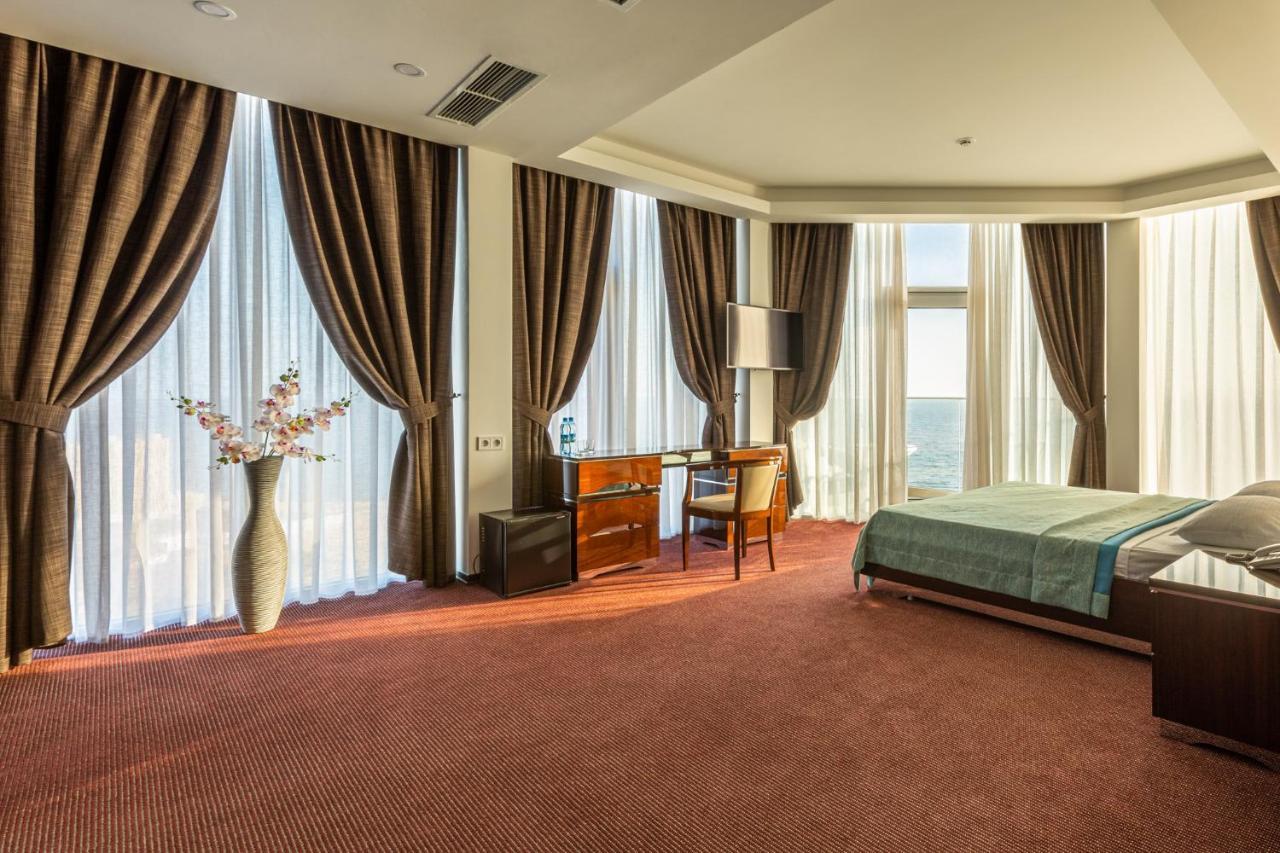 Excelsior Hotel 3*